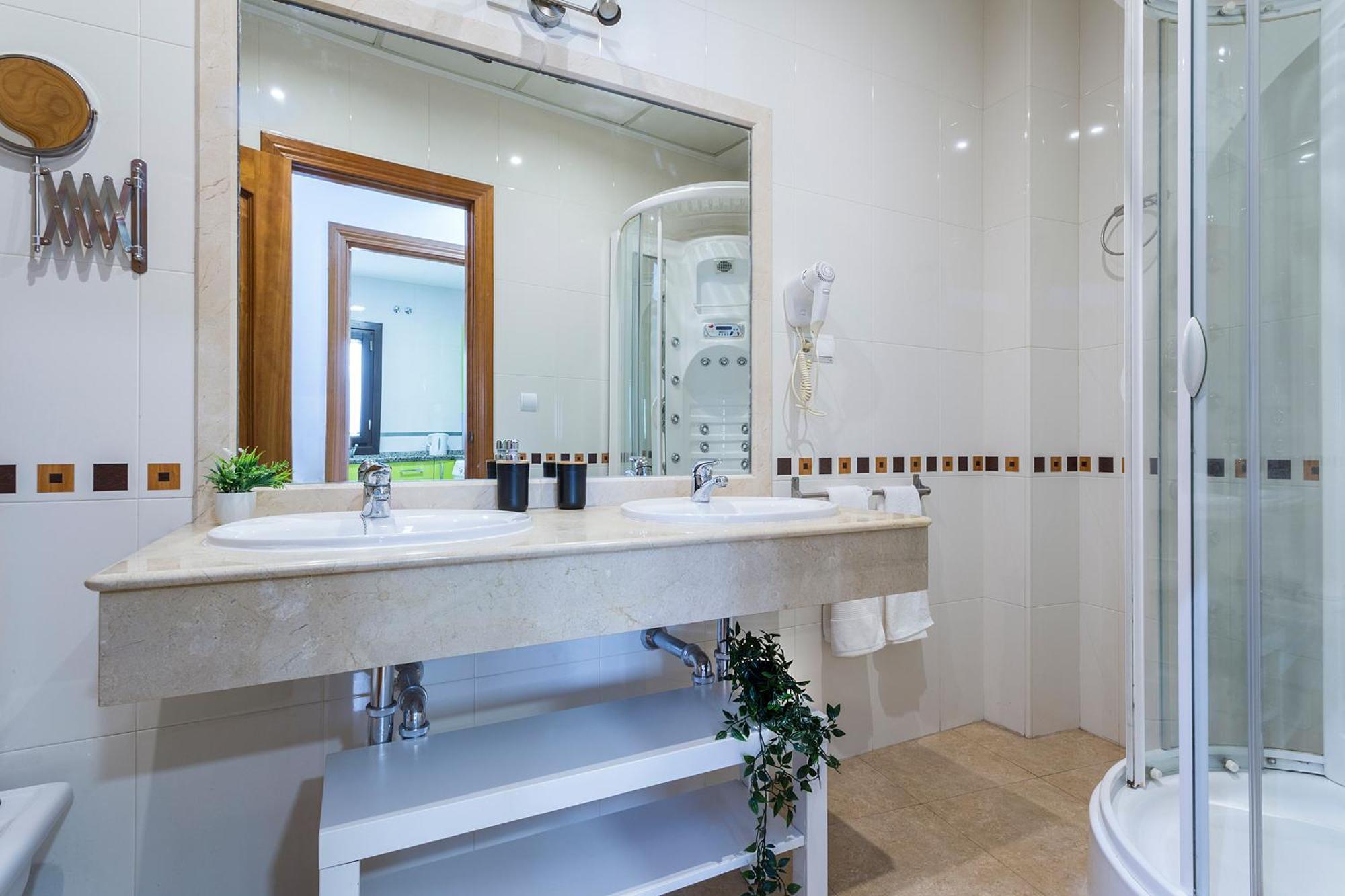 Santa Catalina Patio Andaluz 3 Rooms Севиля Екстериор снимка